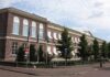 Universiteit gaat weesfietsen weghalen bij rechtengebouw het kamerlingh Onnes Gebouw