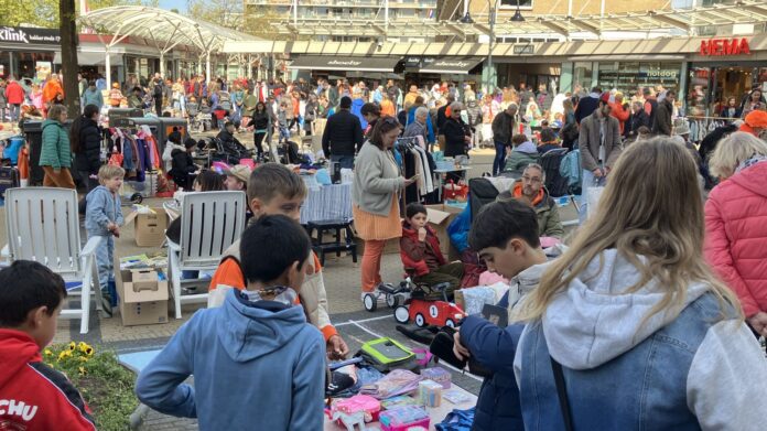 Ontspannen, levendige Koningsdag KJplein Ontspannen, levendige Koningsdag KJplein