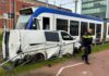 Botsing tussen tram en busje, bestuurder gewond naar ziekenhuis