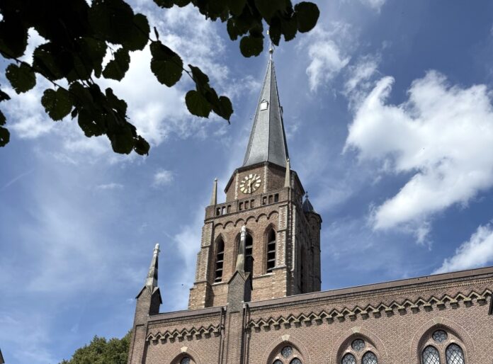 dorpskerk klok klein