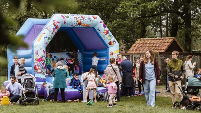 In de nieuwe speeltuin Essesteijn opent het Lentefeest In de nieuwe speeltuin Essesteijn opent het Lentefeest