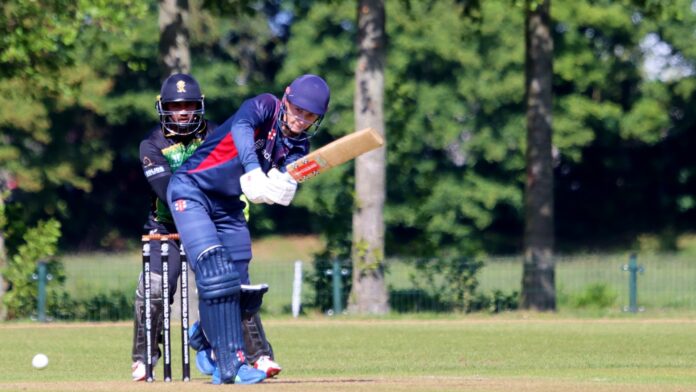 Voorburg verslaat Rotterdam in cricketspektakel Voorburg verslaat Rotterdam in cricketspektakel