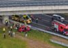 Auto vliegt uit bocht op A4