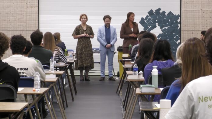 Staatssecretaris geeft landelijk startschot eindexamens op Sint-Maartenscollege