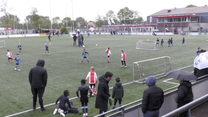 Volop voetbalplezier tijdens het Hemelvaarttoernooi in Leidschendam Volop voetbalplezier tijdens het Hemelvaarttoernooi in Leidschendam