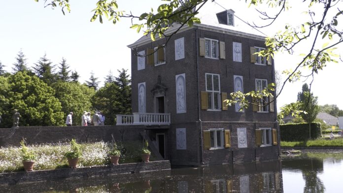 Dag van het Kasteel op Hofwijck: Liefdesgedichten in de bloementuin (video) Dag van het Kasteel op Hofwijck: Liefdesgedichten in de bloementuin (video)