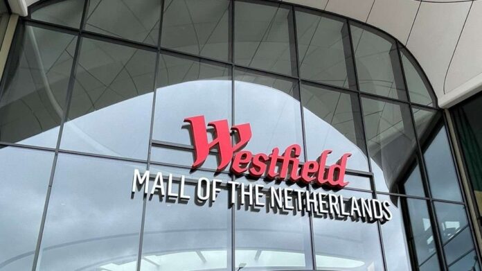 Zeer grote drukte rondom Mall, vermijd gebruik van de auto Zeer grote drukte rondom Mall, vermijd gebruik van de auto