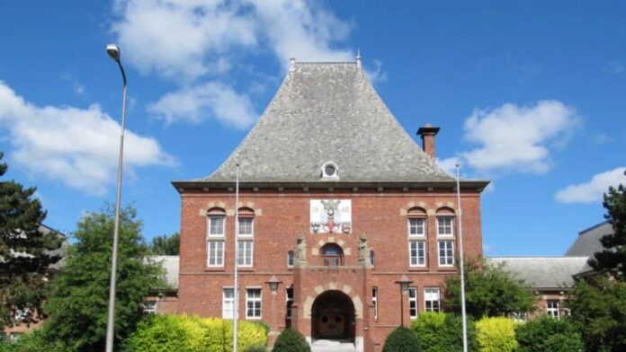 College kijkt terug op bestuursperiode en waarschuwt voor financiële uitdagingen College kijkt terug op bestuursperiode en waarschuwt voor financiële uitdagingen
