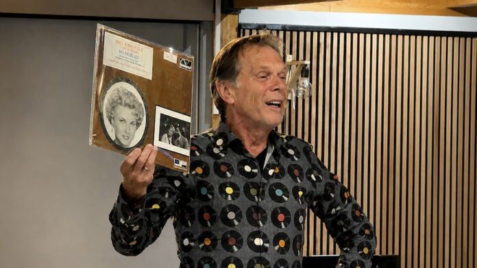 René de Haas presenteert nieuw boek ‘Bula Bula Music’ René de Haas presenteert nieuw boek ‘Bula Bula Music’