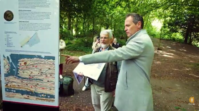 informatieve stadsbakens geplaatst in park Arentsburgh informatieve stadsbakens geplaatst in park Arentsburgh