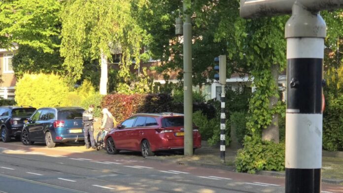 12 fietsers bekeurd bij roodlichtcontrole op Prinses Mariannelaan in Voorburg 12 fietsers bekeurd bij roodlichtcontrole op Prinses Mariannelaan in Voorburg