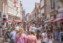Jaarmarkt op Haarlemmerstraat tijdens Lakenfeesten