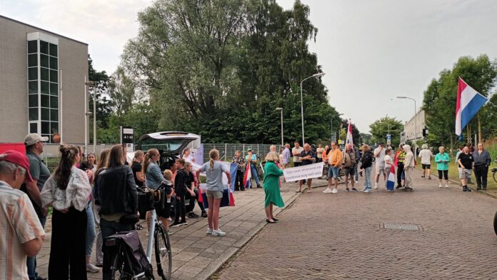 Terugblik protest tegen opvang statushouders Terugblik protest tegen opvang statushouders