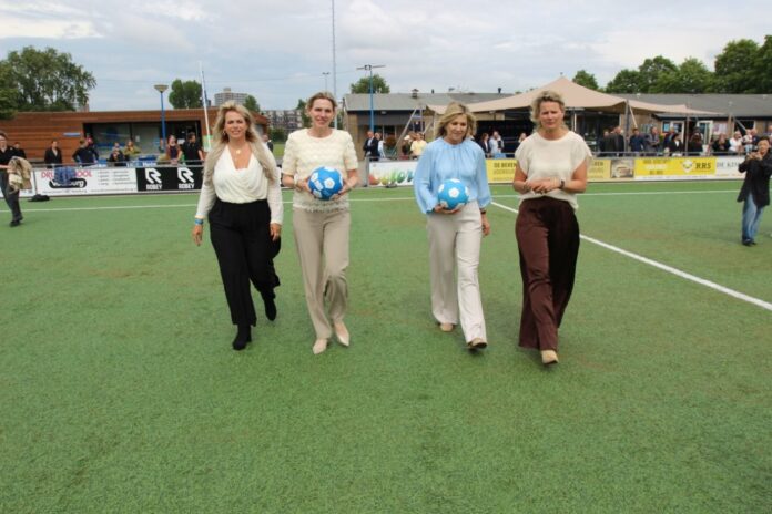 Koningin Maxima bezoekt Forum Sport