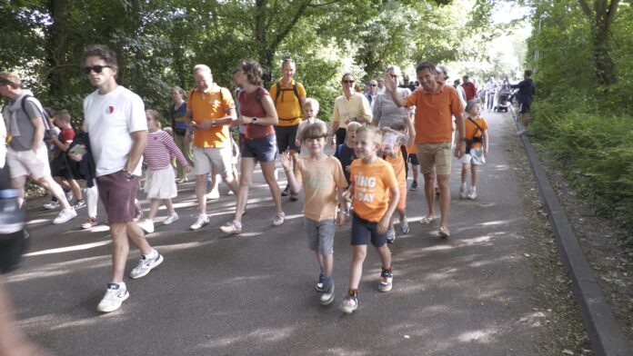 Avondvierdaagse Voorburg maandag officieel begonnen (video)
