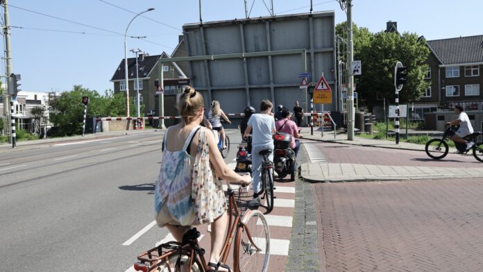 Lege schappen en haperende bruggen door tropische hitte Lege schappen en haperende bruggen door tropische hitte