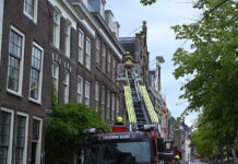 Brandweer oefent in DUWO-studentenhuis