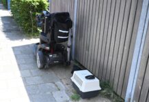 Scootmobielrijder gewond bij botsing met paal
