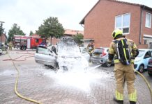 Auto brandt uit in Roomburg