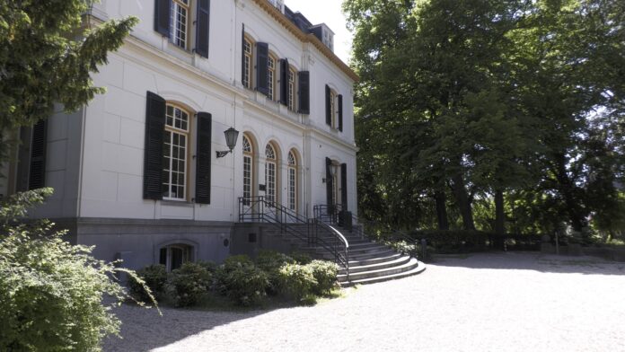 Dag van het Kasteel met het thema ‘Liefde’ op Middenburg (video) Dag van het Kasteel met het thema ‘Liefde’ op Middenburg (video)