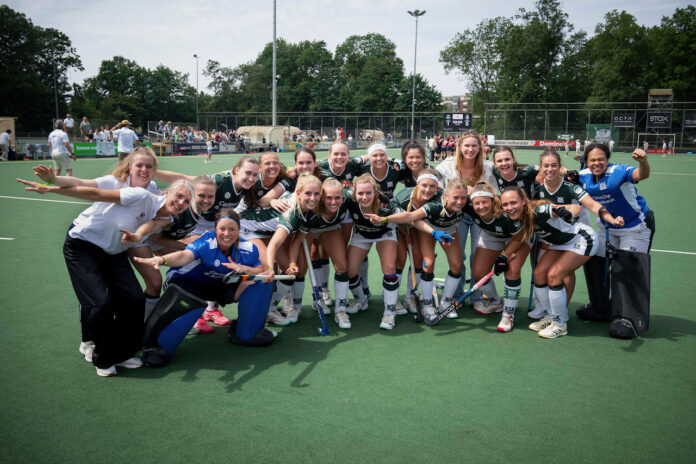 Cartouche Dames 1 net niet naar de Promotieklasse Dames 1 van V.M.H.