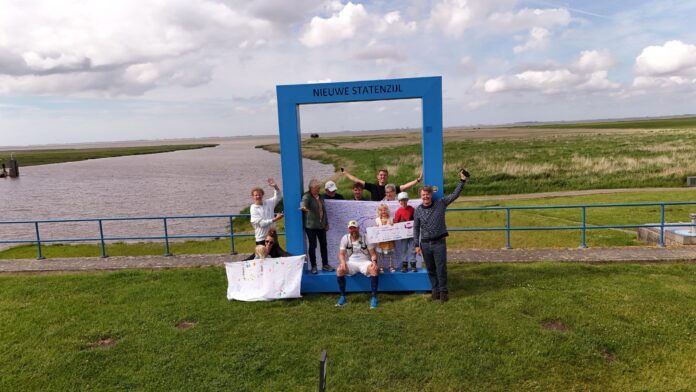 Jurgen uit Voorburg voltooit solo-triatlon en haalt 30.000 euro op voor speeltuin
