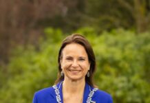 Nadine Stemerdink wil burgemeester van Voorschoten blijven