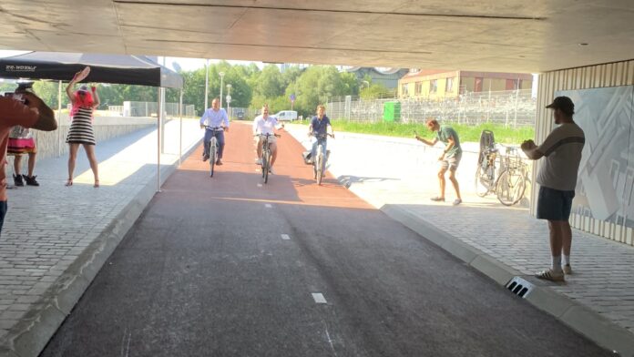 Nieuwe fietstunnel bij Trekvlietbrug in Binckhorst open Nieuwe fietstunnel bij Trekvlietbrug in Binckhorst open
