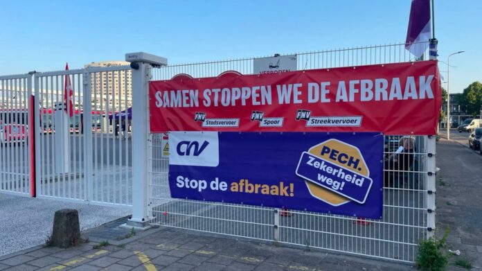 Ruim 100 stilstaande HTM-bussen door spitsstaking