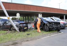 Veel schade bij aanrijding op Zijdeweg in Wassenaar Veel schade bij aanrijding op Zijdeweg in Wassenaar