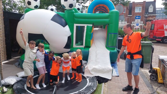 Oranjekoorts duidelijk zichtbaar in Leidschendam Oranjekoorts duidelijk zichtbaar in Leidschendam
