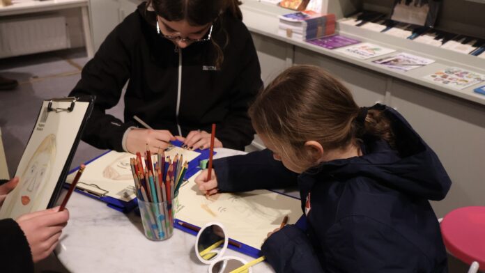Huygensmuseum organiseert workshop portrettekenen voor kinderen