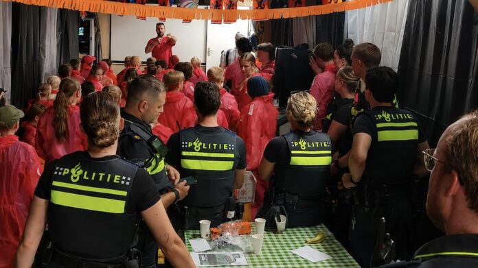 Hunted in Stompwijk groot succes: dertien kinderen weten te ontsnappen aan politie en boa's Hunted in Stompwijk groot succes: dertien kinderen weten te ontsnappen aan politie en boa's