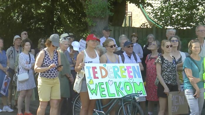 Samen wandelen op Wereldvluchtelingendag: 'Het is niet ingewikkeld om aardig te zijn' (video)