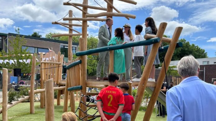 Groenblauw schoolplein voor basisschool De Driemaster