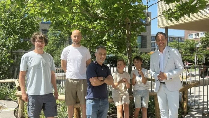 Nieuw groenblauw schoolplein geopend bij Kindcentrum Cascade in Voorburg Nieuw groenblauw schoolplein geopend bij Kindcentrum Cascade in Voorburg