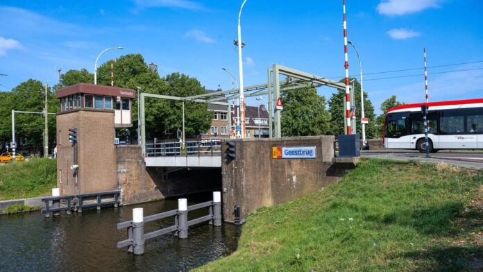 Geestbrug dicht van 14 september tot 27 november Geestbrug dicht van 14 september tot 27 november