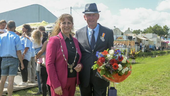 Koninklijke onderscheiding voor Stompwijker Theo van den Bosch Koninklijke onderscheiding voor Stompwijker Theo van den Bosch