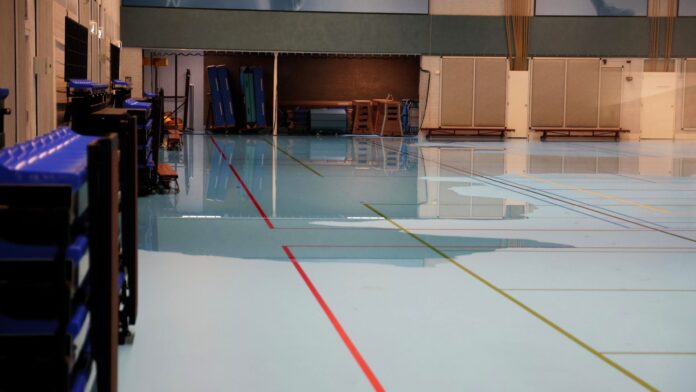 Wateroverlast in sporthal Essensteyn Wateroverlast in sporthal Essensteyn