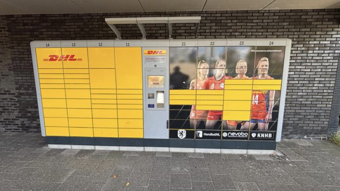 DHL-pakketautomaat bij supermarkt PLUS in Leidschendam-Noord