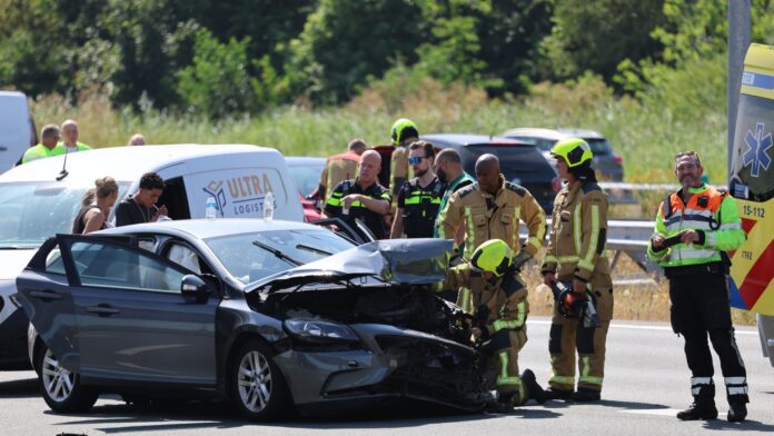 Aanrijding en afgesloten rijstroken A4 Aanrijding en afgesloten rijstroken A4