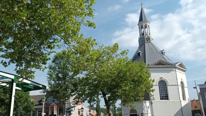 Peperbus aan de sluis opent toren Peperbus aan de sluis opent toren