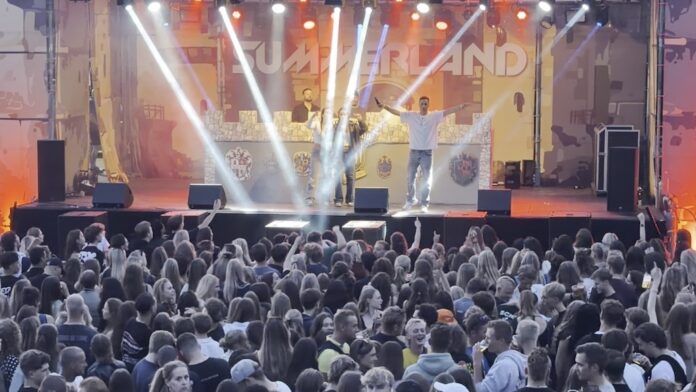 Summerland pakt groots uit met ridderthema: 'Voor het dorp, door het dorp' Summerland pakt groots uit met ridderthema: 'Voor het dorp, door het dorp'