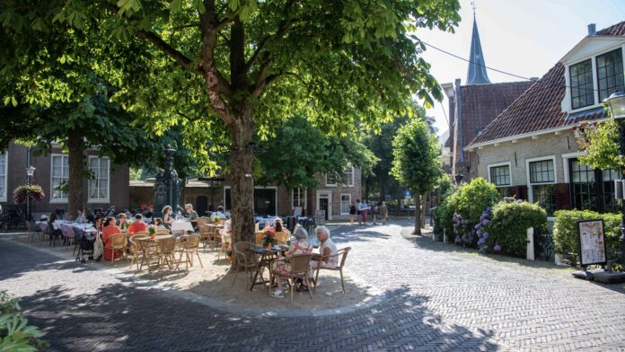 Proef met ‘warm weer rooster’ op Wassenaarse horecaterrassen