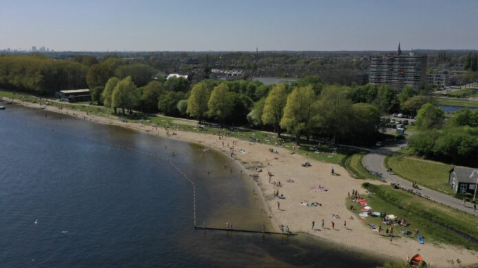 Een frisse duik? Controleer eerst of het zwemwater veilig is Een frisse duik? Controleer eerst of het zwemwater veilig is