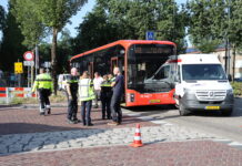 Bestuurder bestelbus ziet lijnbus over het hoofd