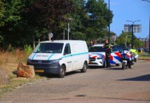 Bestuurder bestelbus aangehouden na meerdere aanrijdingen in Voorschoten