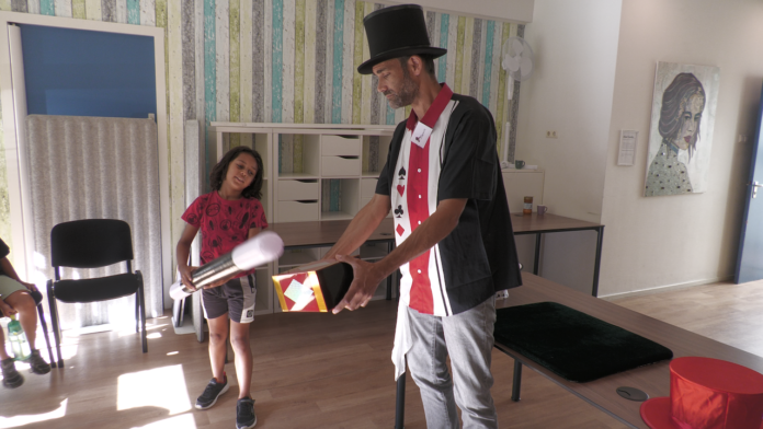 Kinderen ontdekken muziek, creativiteit en goochelen tijdens Cultuur Expeditie (video)