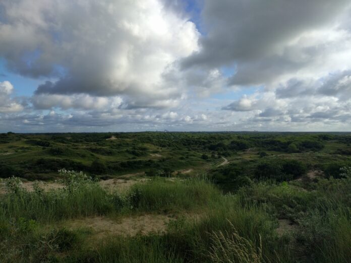 Katwijk_-_Zuidduinen_met_wolken