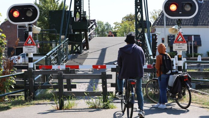 Kippenbrug weigert dienst Kippenbrug weigert dienst
